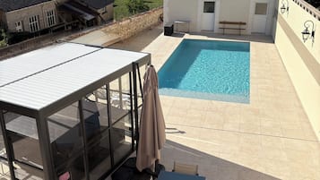 Utomhuspool och uppvärmd pool