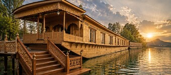 Shahenshah Heritage Houseboat