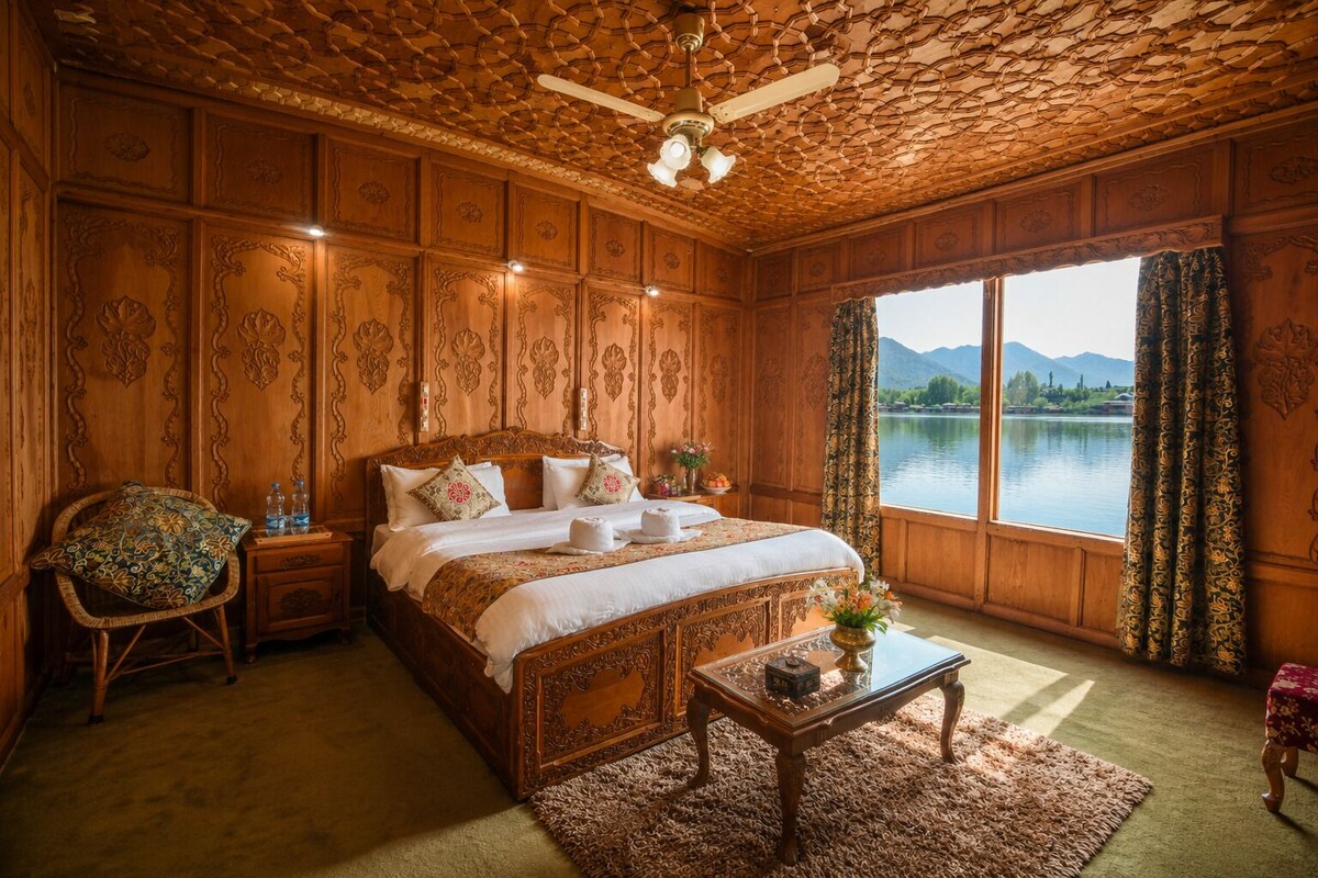 Deluxe Room, Lake View (Zabarwan) | Peti besi dalam bilik, langsir/tirai gelap terus, Wi-fi percuma 