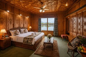 Deluxe Room, Lake View (Zabarwan) | Pemandangan dari bilik