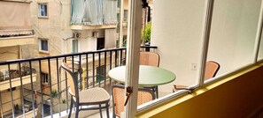 Comfort-Apartment, Stadtblick | Speisen