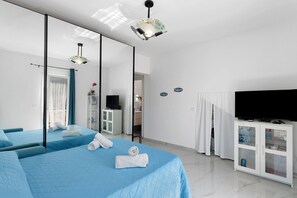 1 bedroom, iron/ironing board, WiFi, bed sheets - Apartment 'Rosetta' with Sea View, Wi-Fi and Air Conditioning (Vallebona)