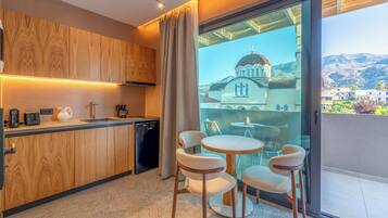 Superior Suite, Balcony, Mountain View | Private kitchenette | Espresso maker, coffee/tea maker, mini-fridge, stovetop