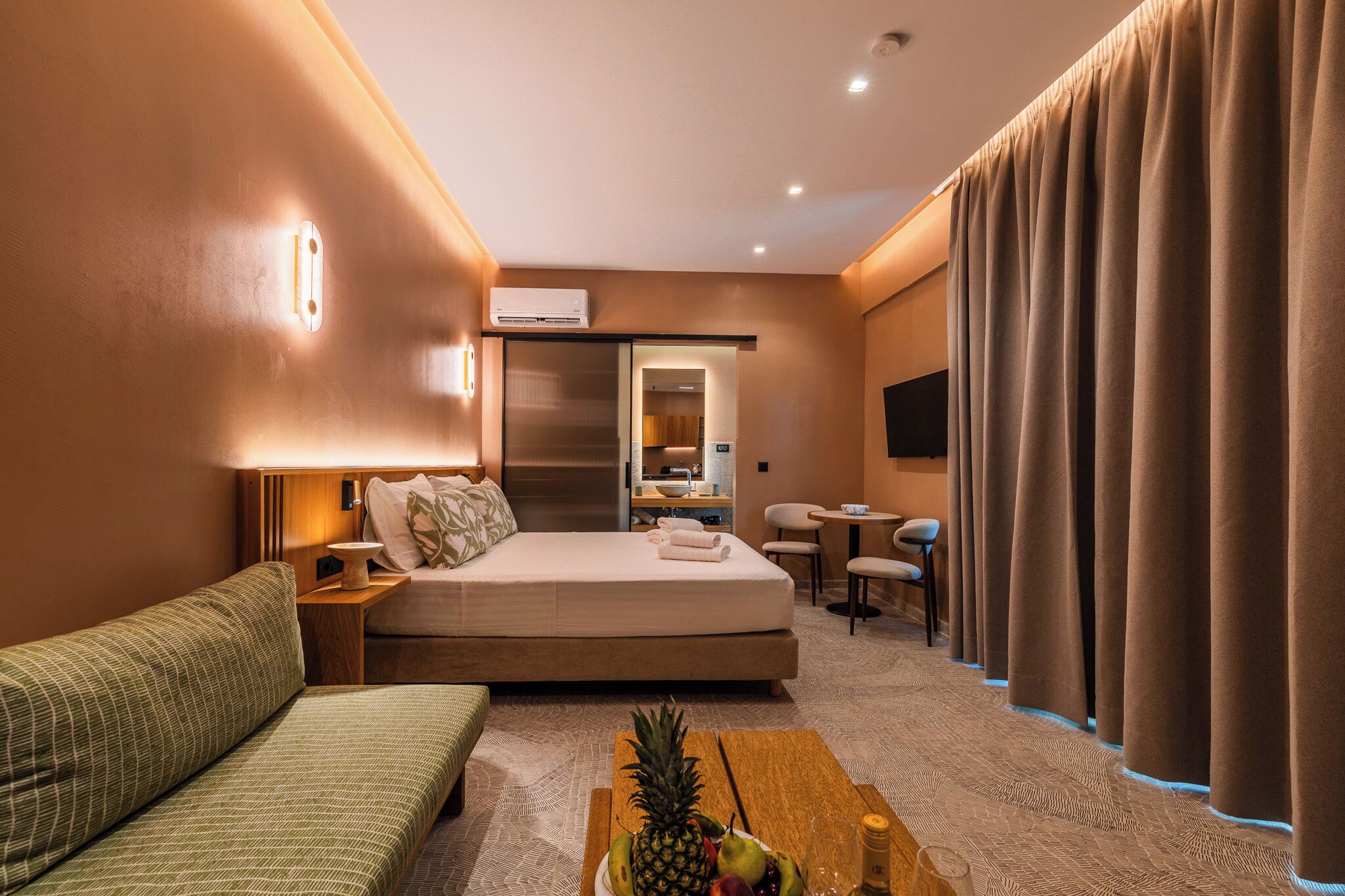 Deluxe-Suite, Terrasse | Zimmersafe, schallisolierte Zimmer, Bügeleisen/Bügelbrett