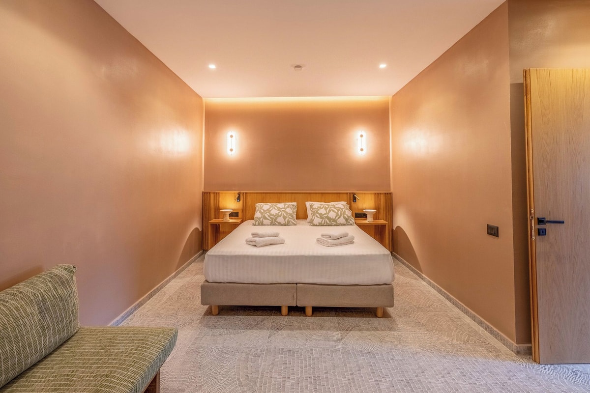 Suite superior, balcón, vista a la montaña | Sábanas de algodón egipcio, ropa de cama de alta calidad y edredón