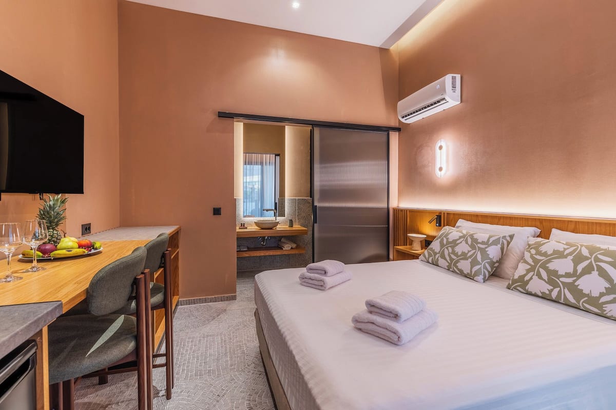 Suite estándar, patio | Sábanas de algodón egipcio, ropa de cama de alta calidad y edredón