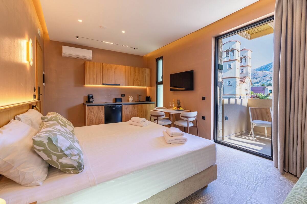 Executive Suite, Balcony, Mountain View | Egyptian cotton sheets, premium bedding, down comforters