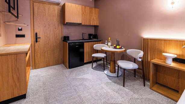 Exclusive Suite, Balcony, Mountain View | Private kitchenette - Aetherion Suites (Chania)