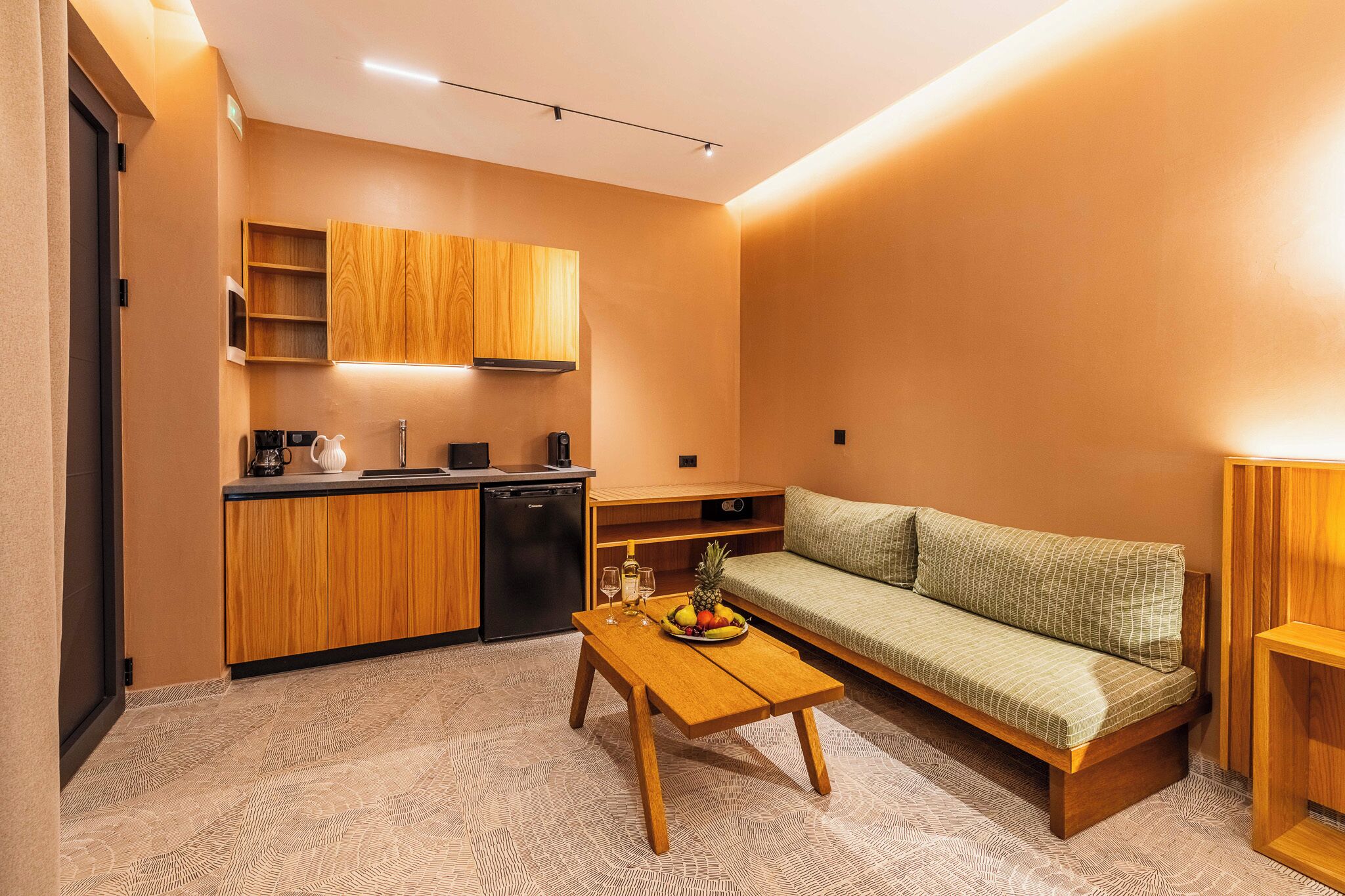 Deluxe Suite, Patio | Private kitchenette | Espresso maker, coffee/tea maker, mini-fridge, stovetop
