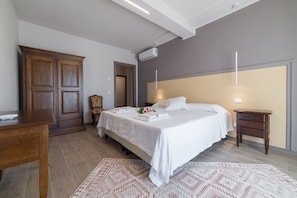 2 bedrooms, iron/ironing board, WiFi, bed sheets - Apartment 'Tramonto' with Shared Terrace, Wi-Fi and Air Conditioning (Pressenga)