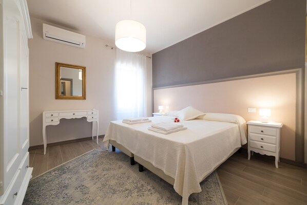 1 bedroom, iron/ironing board, WiFi, bed sheets - Uliveto Apartment: A Charming Retreat Among Olive Groves, Vineyards, and Countryside Relaxation (Pressenga)