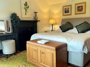 Villa, 3 Bedrooms, Fireplace, Garden View | 3 bedrooms