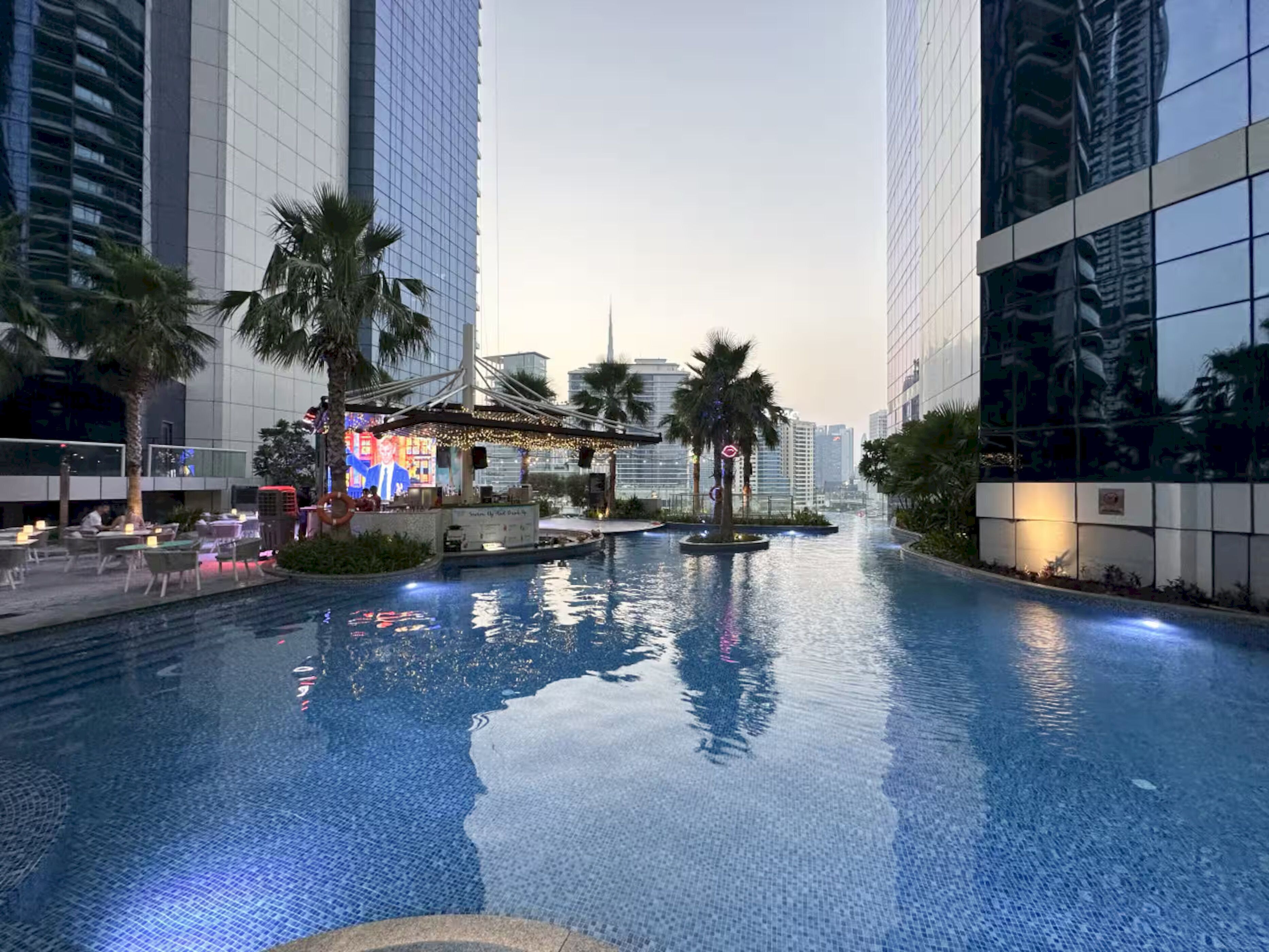 Hồ bơi ngoài trời 