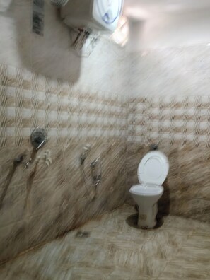 Badezimmer | Kostenlose Toilettenartikel, Haartrockner, Handtücher, Seife