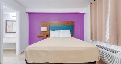 King bed suite with Kitchenette