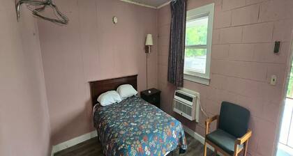 Queen Bed|Smk|Rocky Mount, VA
