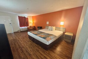 Room - King Bed | Non-Smoking (West Helena, AR)