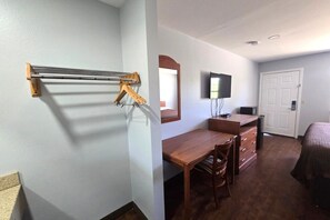 Room - King Bed | Non-Smoking (Checkotah OK)