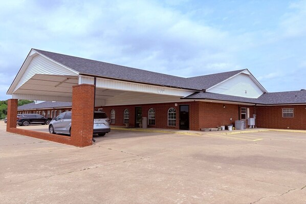 Exterior - King Bed | Non-Smoking (Checkotah OK)