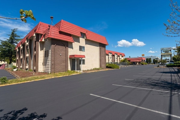 Exterior - King Bed | Non-Smoking (Fife WA)