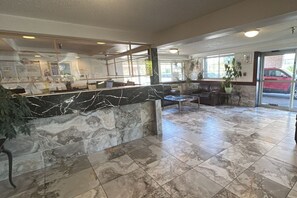 Lobby - Queen Bed Non-Smoking (Fife WA)
