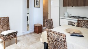 Unclassified image, 2 of 25, button - Apartment in a Villa with a Garden (Roma)