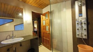 Executive Deluxe Room | Bathroom | Shower, towels - Hotel Sunrise (Shimla)