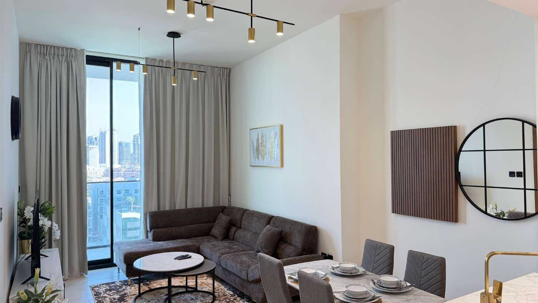 Standaard appartement, 1 slaapkamer | Woonruimte | Een 32-inch flatscreentelevisie met kabelzenders