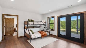 Cabin, Multiple Beds, Mountain View (The Lodge at Walnut Peak) | 3 bedrooms, individually decorated, individually furnished, bed sheets