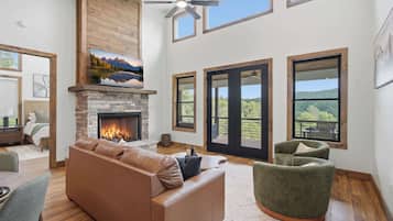 Cabin, Multiple Beds, Mountain View (The Lodge at Walnut Peak) | Living area