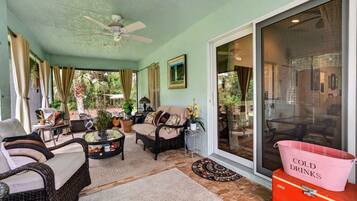House, 2 Queen Beds, Patio, Garden View (Abi's House) | Terrace/patio