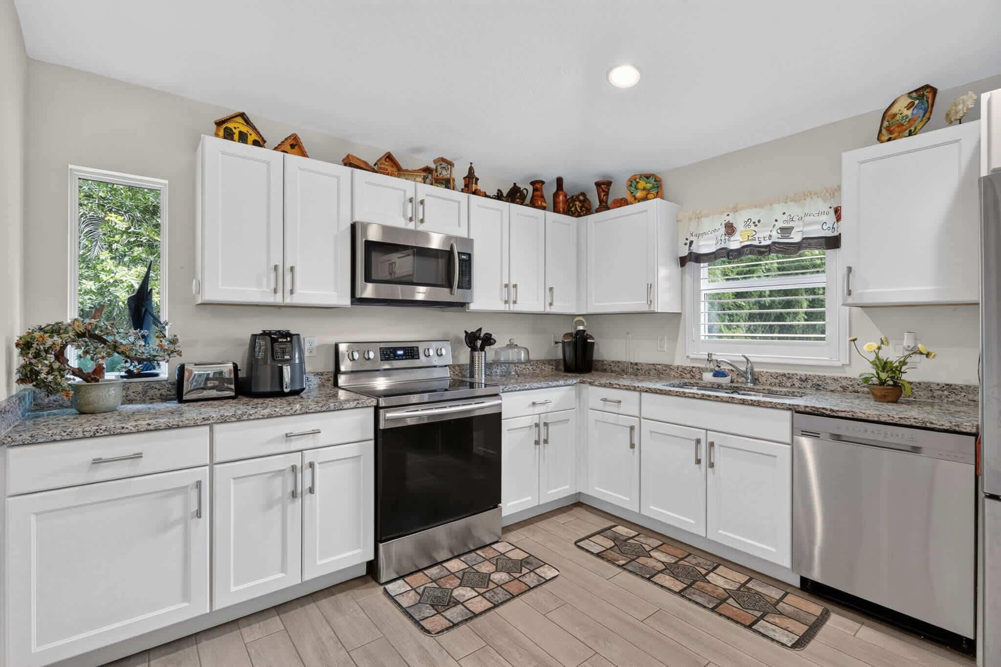 House, 2 Queen Beds, Patio, Garden View (Abi's House) | Private kitchen