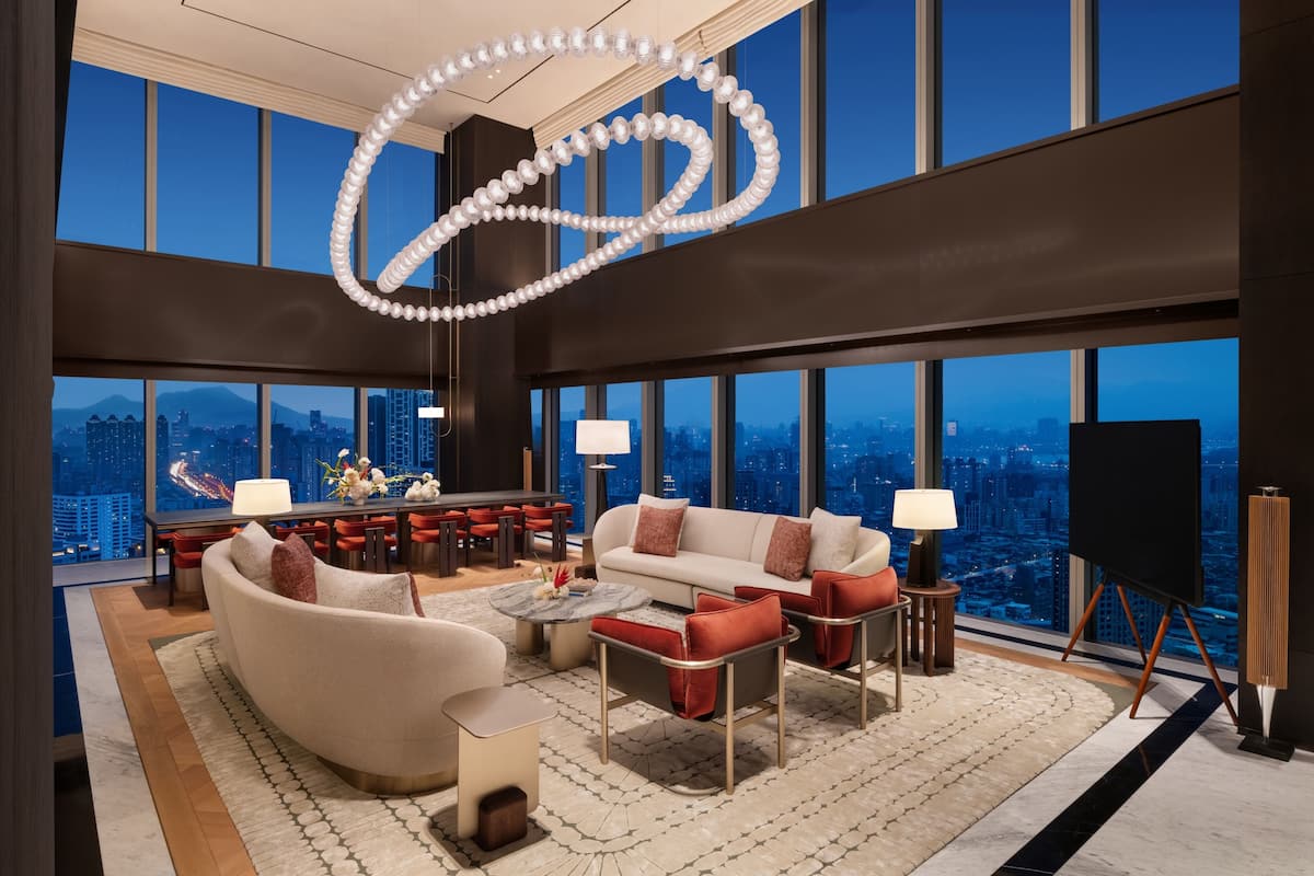 Presidential-Suite | Wohnzimmer | 55-Zoll-LED-Fernseher mit Digitalempfang