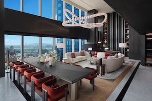 Presidential-Suite | Wohnbereich | 55-Zoll-LED-Fernseher mit Digitalempfang