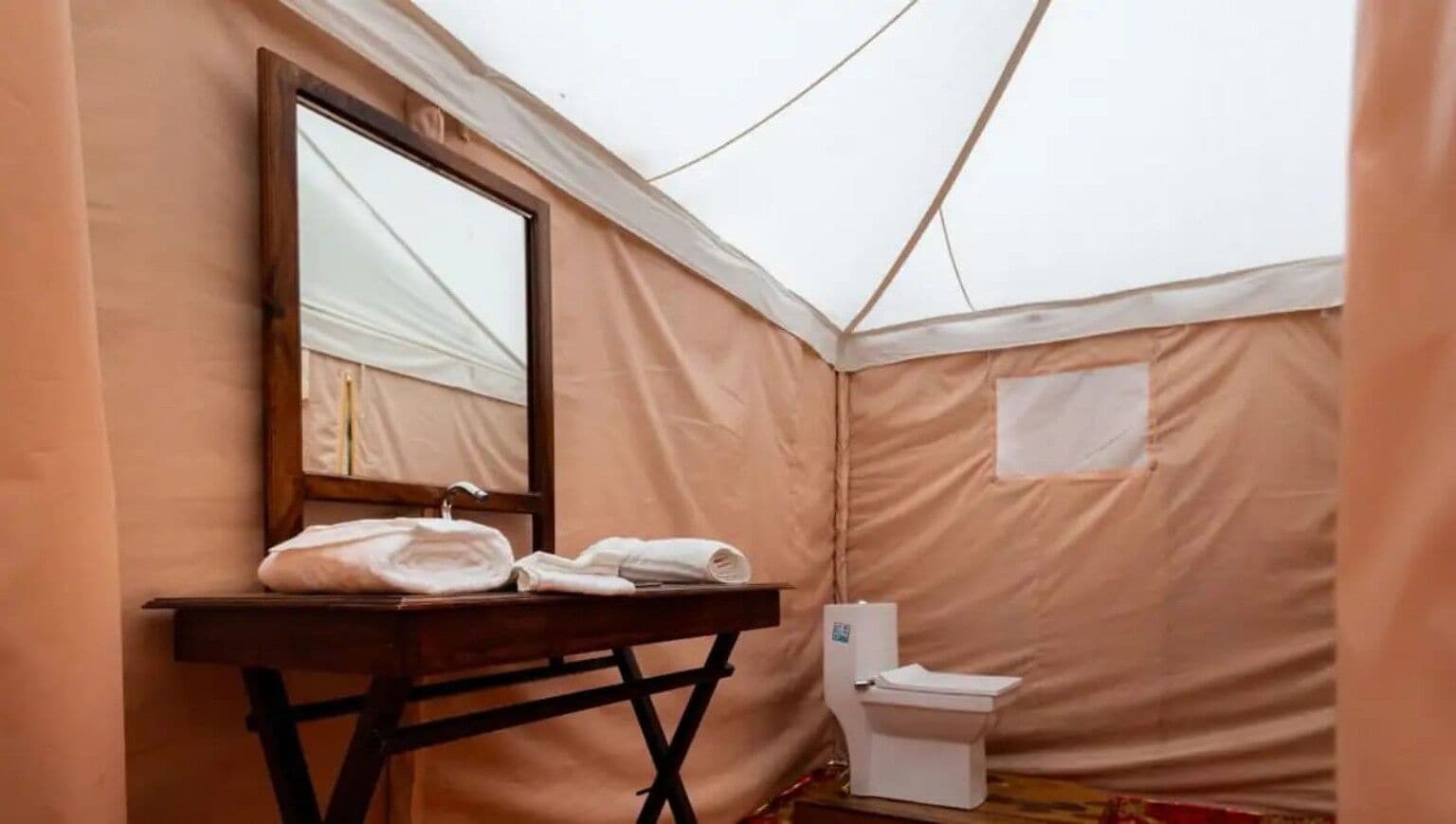 Deluxe Tent | Bathroom | Shower, towels, soap, shampoo