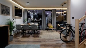 Ảnh chưa phân loại, 3 trong số 12 ảnh, nút
