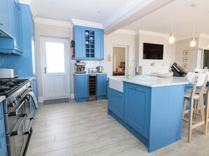Dishwasher, cookware/dishes/utensils - Cootiya Corner (Great Yarmouth)