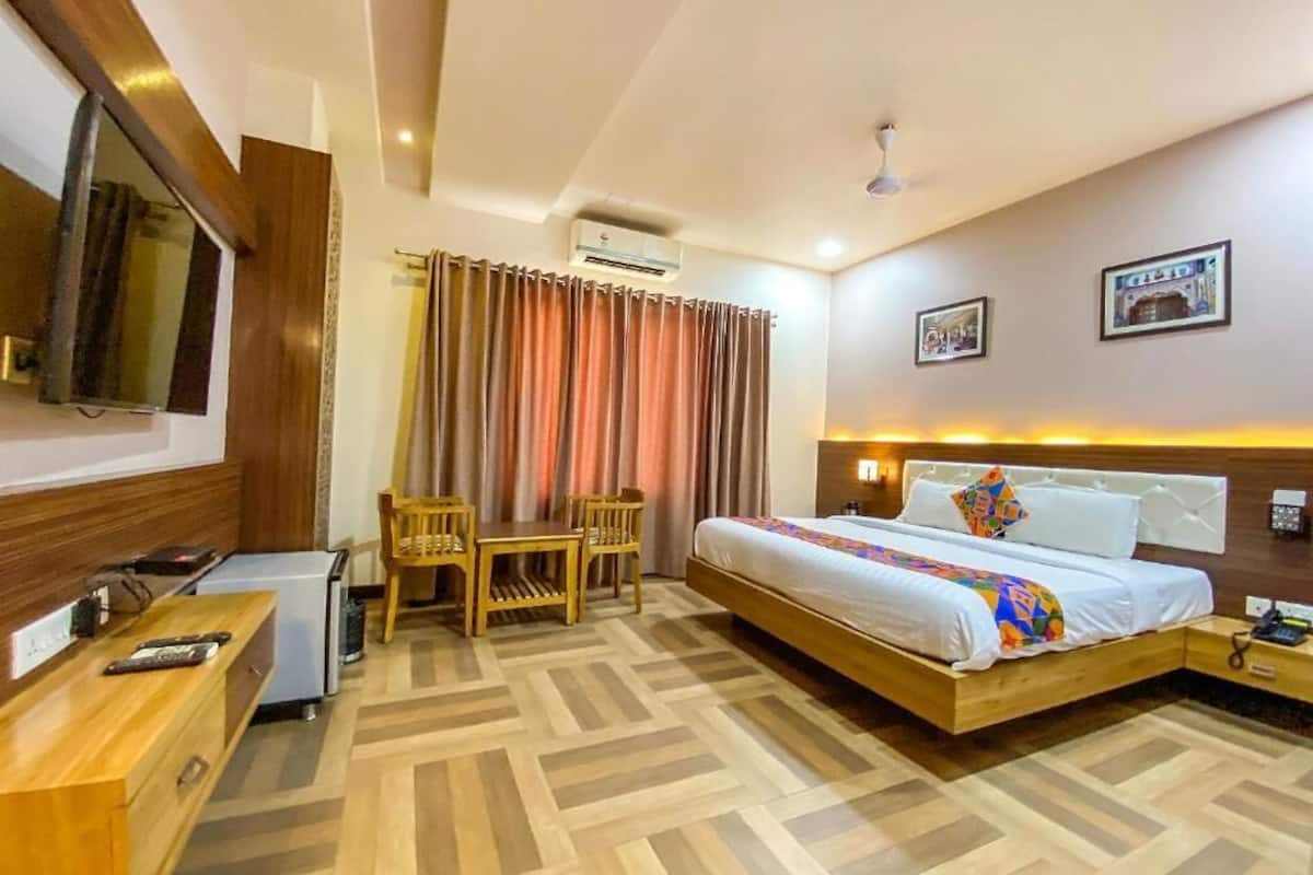 Superior Double Room, City View