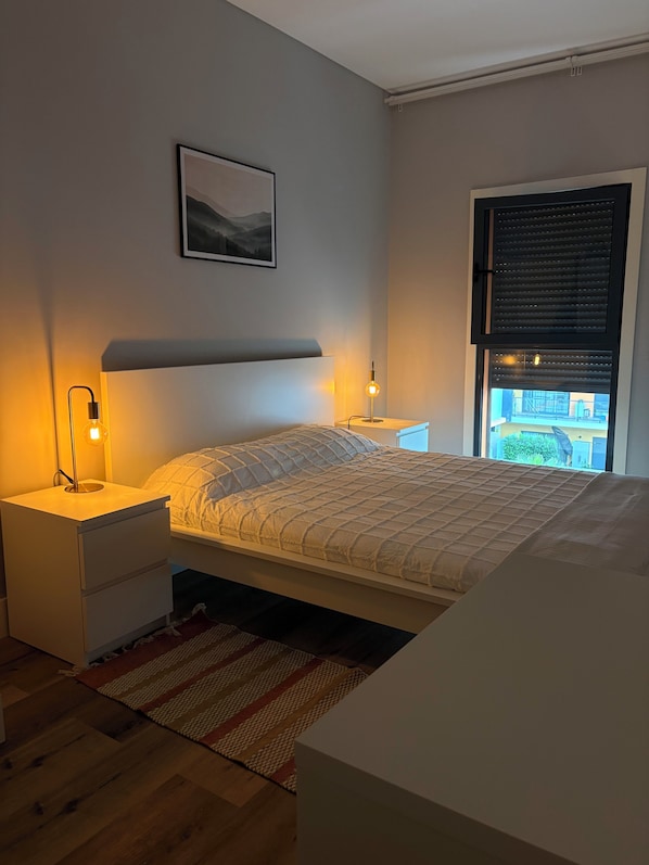 2 makuuhuonetta, silitysrauta/-lauta, Wi-Fi, vuodevaatteet