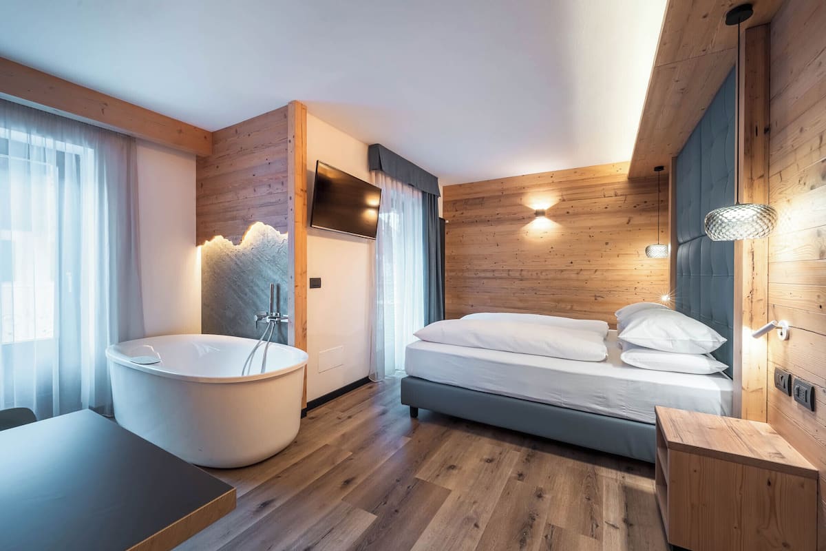 Appartement luxueux, balcon, vue sur la montagne | Coffre-fort, rideaux d’obscurcissement, système d’insonorisation