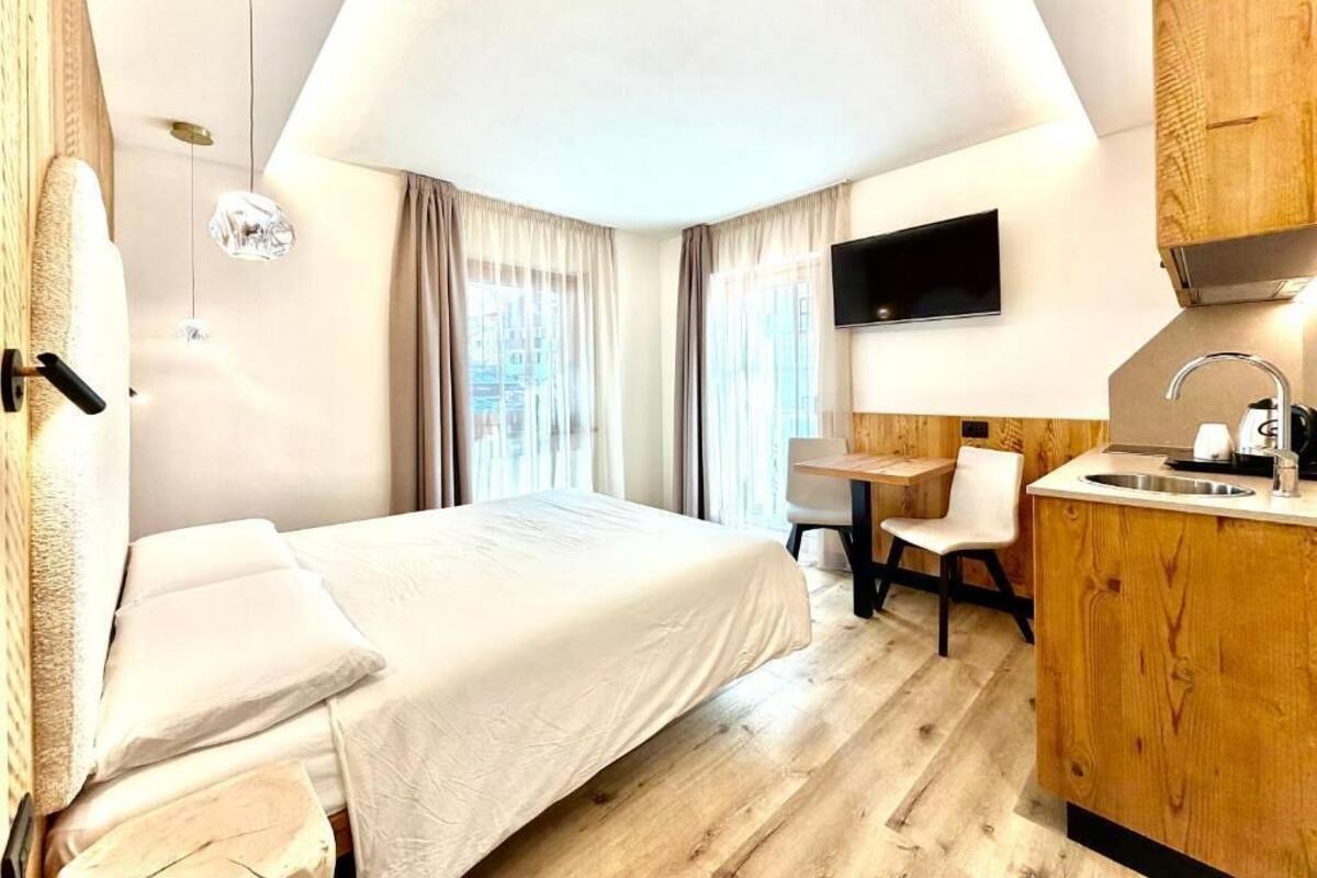 Studio Deluxe, balcon, vue sur la montagne | Coffre-fort, rideaux d’obscurcissement, système d’insonorisation
