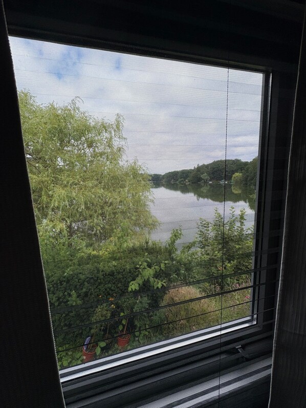 Interior - “Haus Seeblick” with Lake View, Private Terrace, and Wi-Fi (Güster)