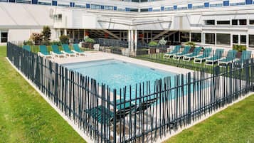 Piscine extérieure (ouverte en saison)