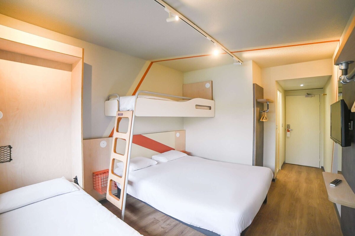 Family Room | Soundproofing, iron/ironing board (on request), free WiFi