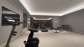 A gym with cardio equipment, weight machines, and dumbbells. - Mercure Chengdu Chunxi Road Tianfu Square (Chengdu)