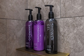 Shower, rainfall showerhead, designer toiletries, hair dryer - Mercure Tianshui Downtown (Tianshui)