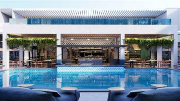 2 outdoor pools