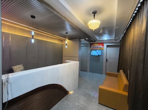 Lobby - Hotel Satyam (Vadodara)