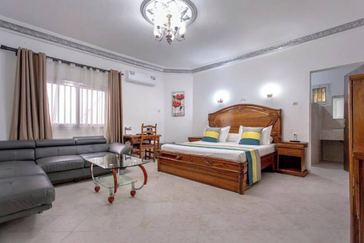 Junior Suite, Pool View | Living area