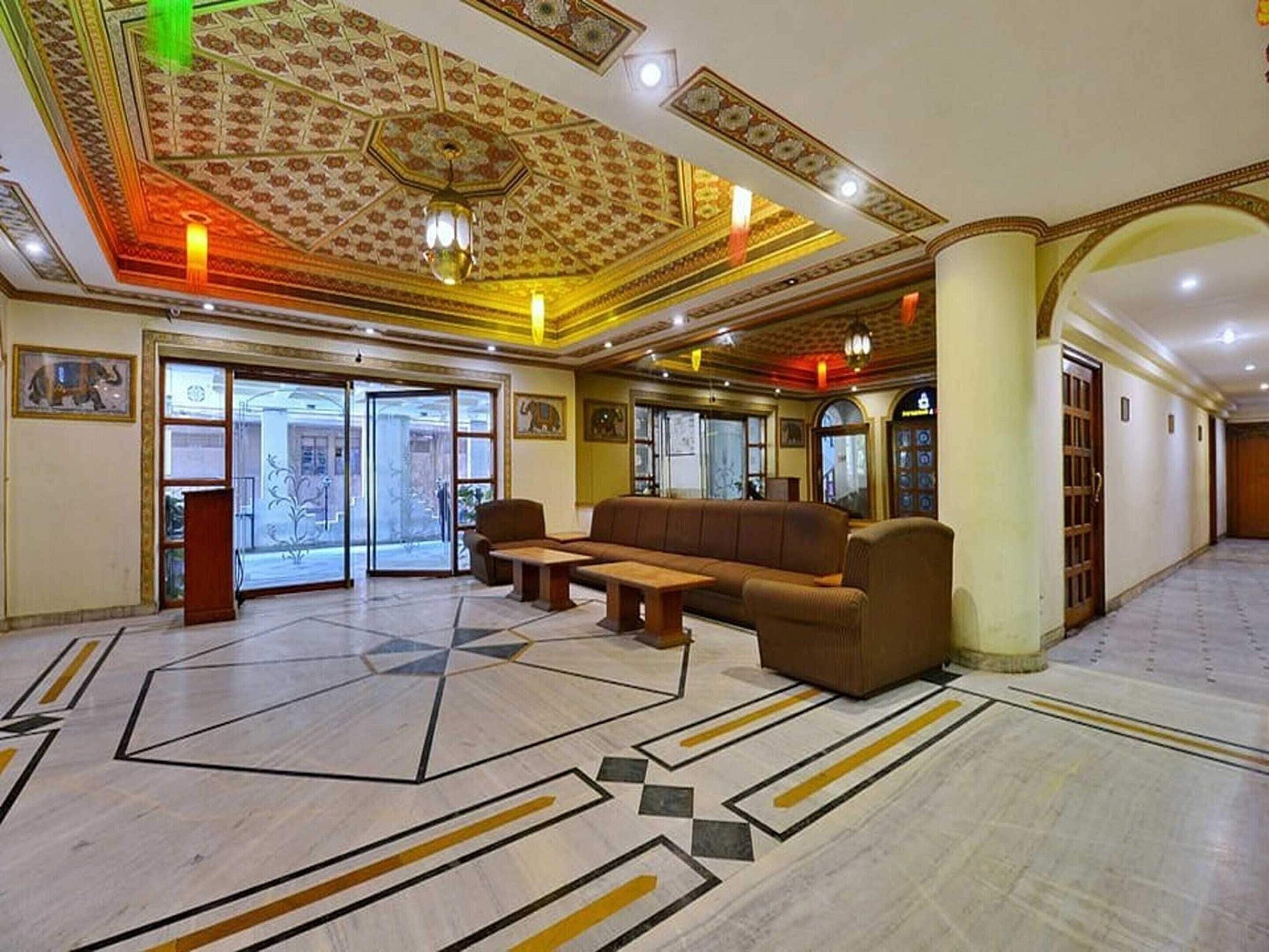 House | Lobby